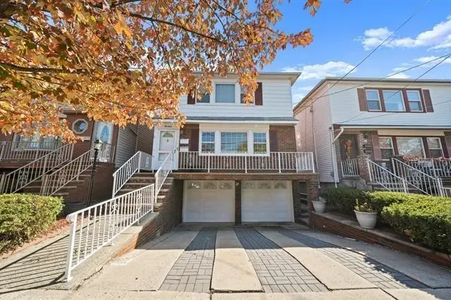 13 COUNTRY VILLAGE CT, Bayonne, NJ 07002 - #2