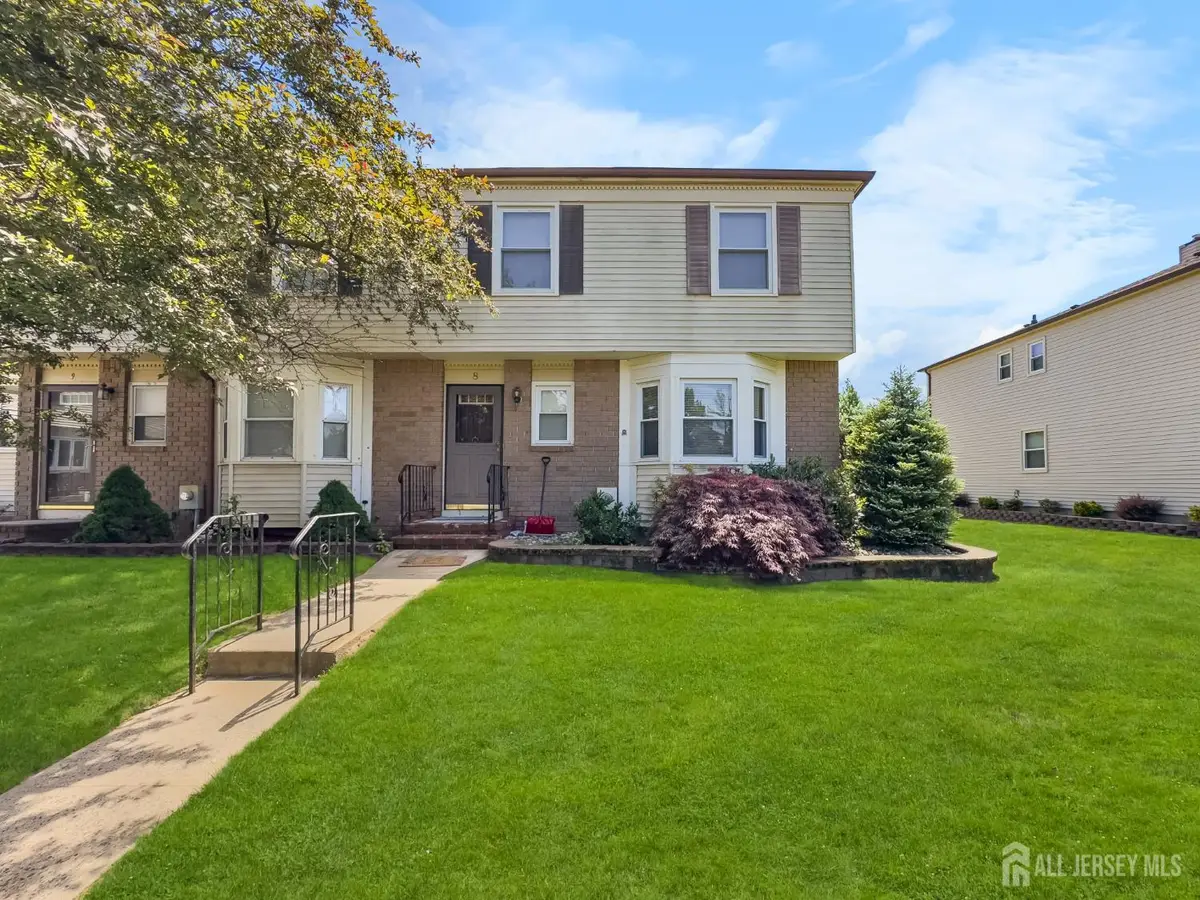 -8 Fern Court, Sayreville, NJ 08872 - #1