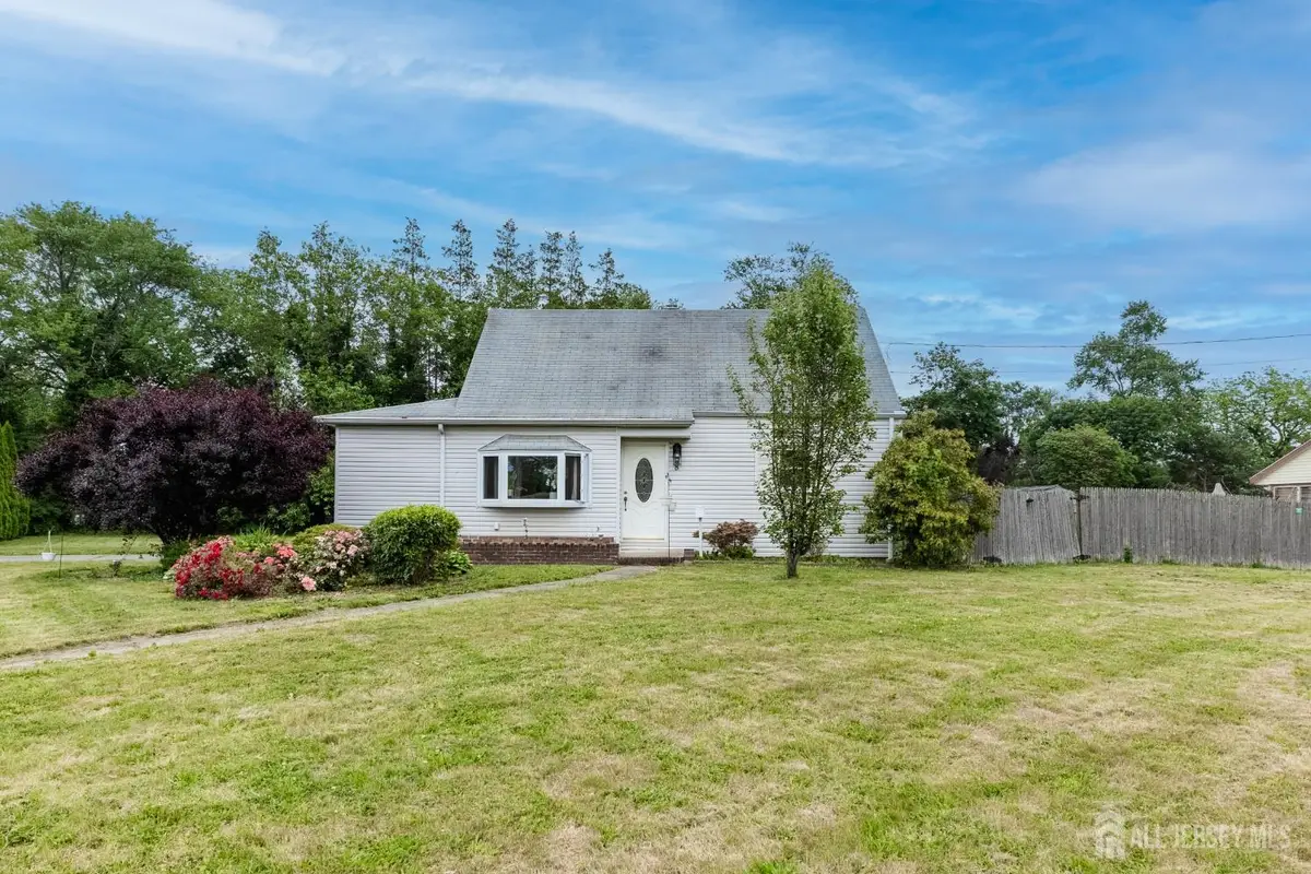 -8 Dale Road, East Brunswick, NJ 08816 - Image #1