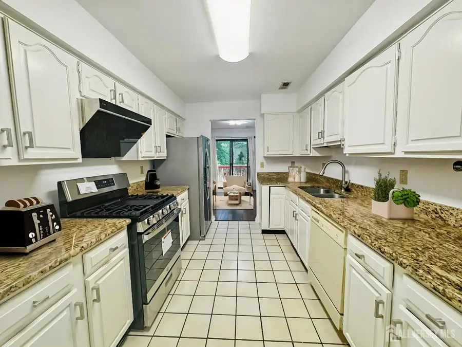 -28 Ashford Drive, Plainsboro, NJ 08536 - Image #3