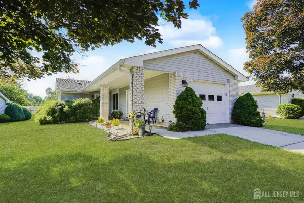 -732 Ralston Plaza #A, Monroe, NJ 08831