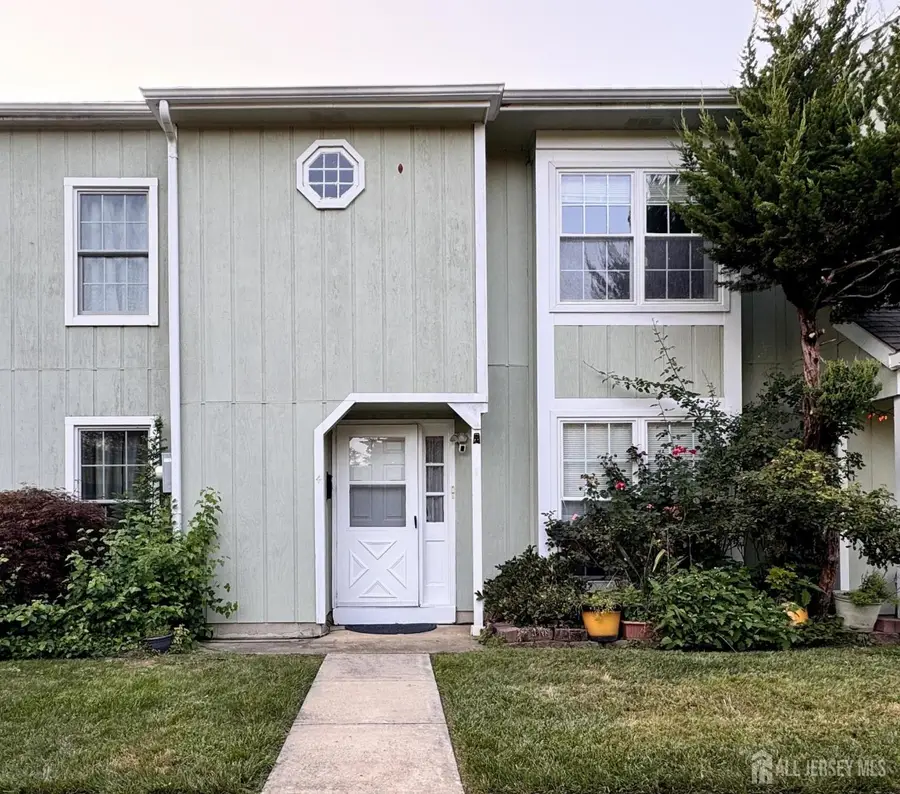 -4 Pond View Drive, Plainsboro, NJ 08536 - Image #2