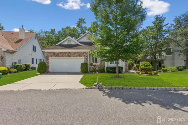 -12 Whitehall Road, Monroe, NJ 08831