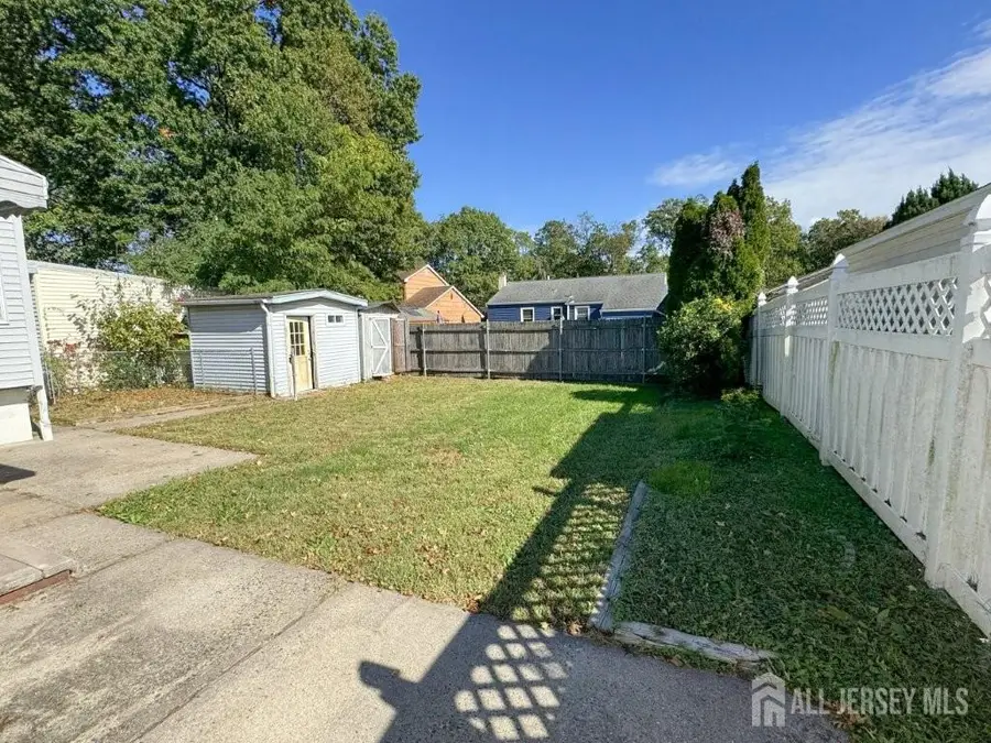 -884 Sylvia Place, Woodbridge, NJ 07095 - Image #2