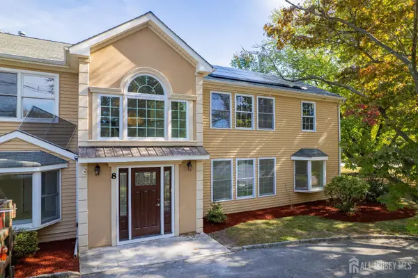 -8 Stephenville Parkway, Edison, NJ 08820