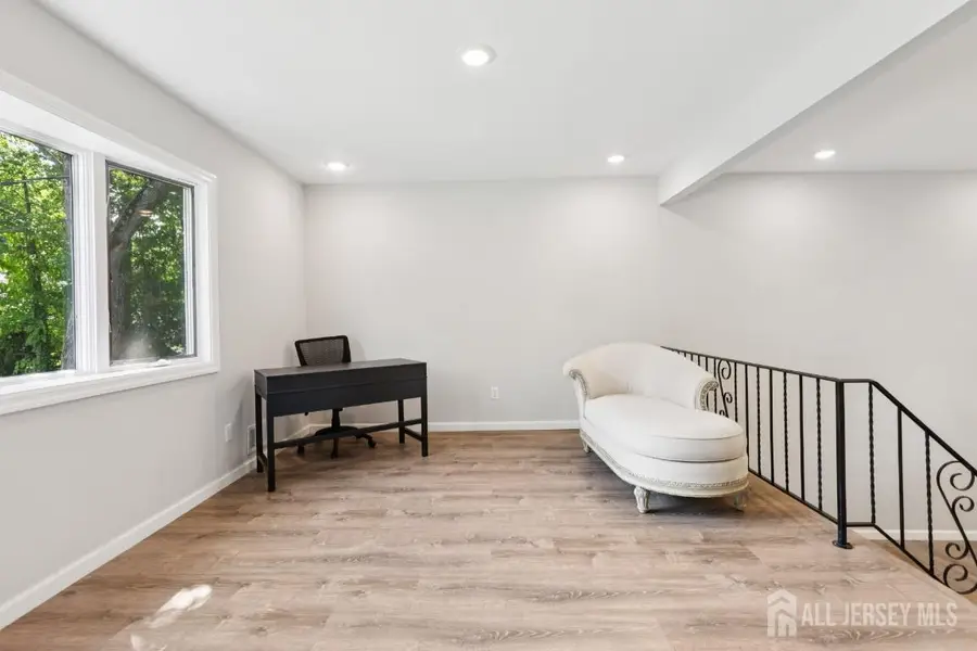 -5 Waverly Drive E, Edison, NJ 08817 - Image #3