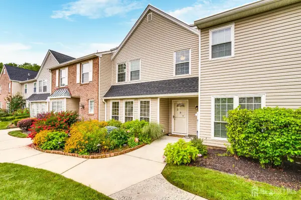 -291 Stratford Place, Morganville, NJ 07751