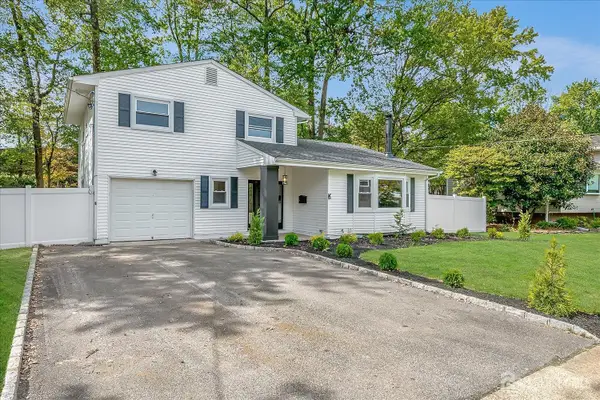 -21 Lydia Lane, Edison, NJ 08817