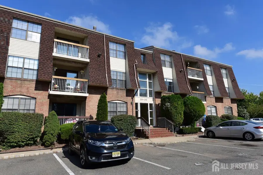 -309 Hidden Village Drive, Perth Amboy, NJ 08861 - Image #3