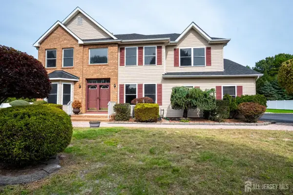 -27 Samantha Drive, Monroe, NJ 08831