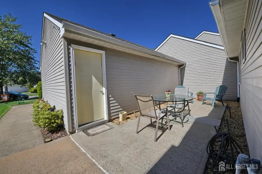 -661 Azalea Plaza #C, Clearbrook, NJ 08831 - Image #3