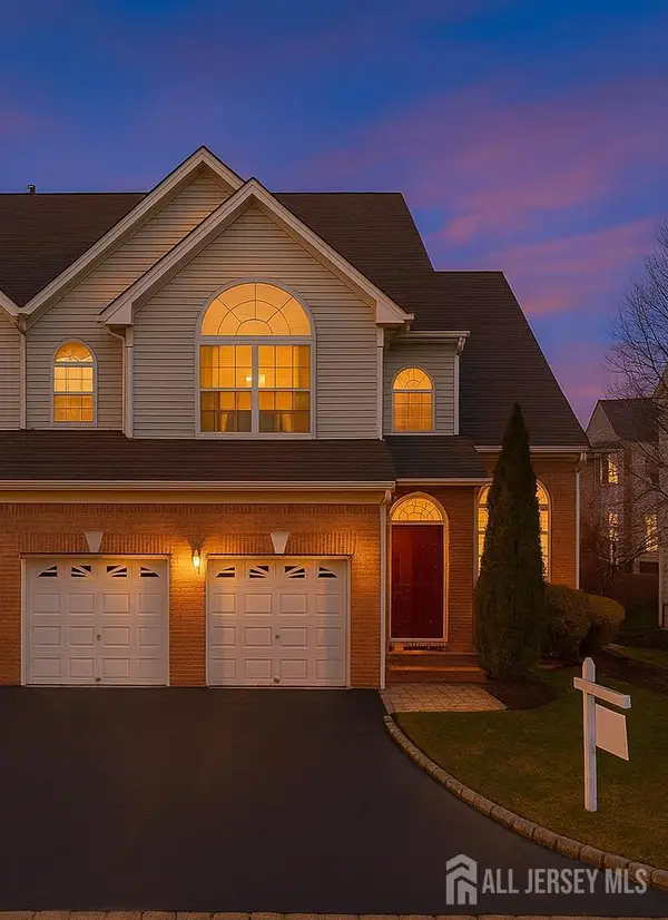 -903 Swallow Court Nw, North Brunswick, NJ 08902