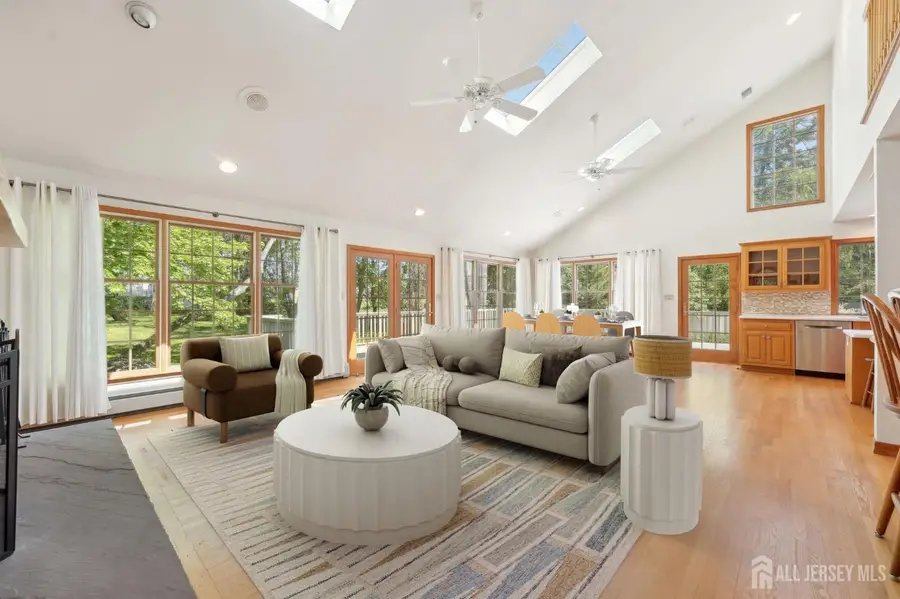 -924 Hughes Drive, Hamilton Township, NJ 08690 - Image #2