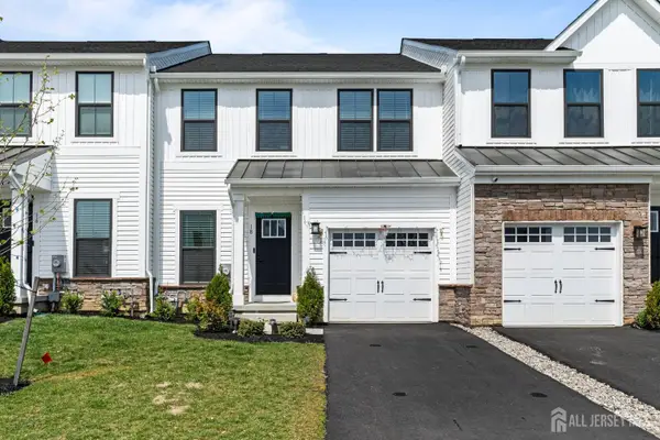 -18 Rosemary Way, Mount Laurel, NJ 08054