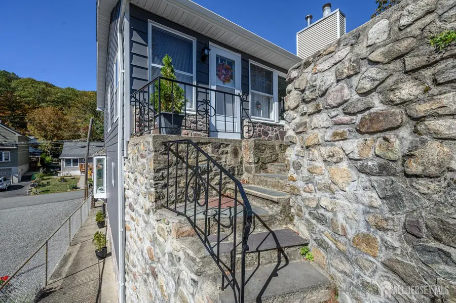 -33 Shore Road, Lake Hopatcong, NJ 07849 - Image #2