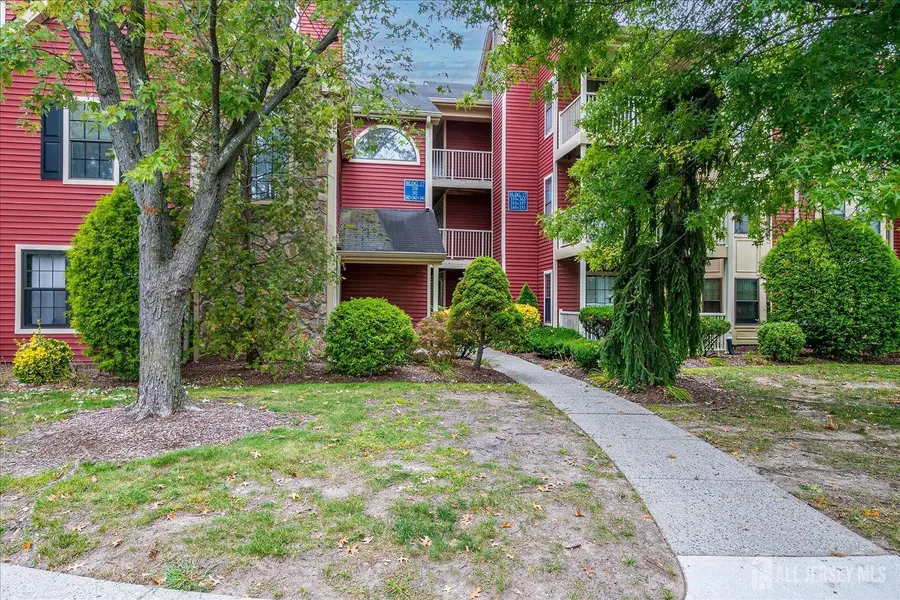 -353 Crosspointe Drive, East Brunswick, NJ 08816 - Image #2