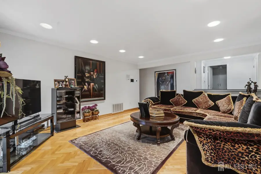 -310 Willowbrook Drive, North Brunswick, NJ 08902 - Image #3