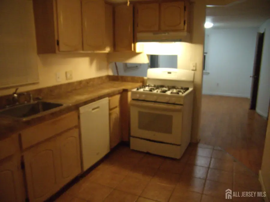 -634 E Saint George Avenue, Woodbridge, NJ 07095 - Image #2