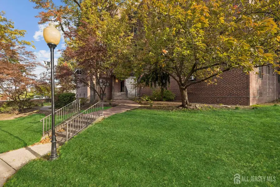 -501 Linwood Drive, Fort Lee, NJ 07024 - Image #3