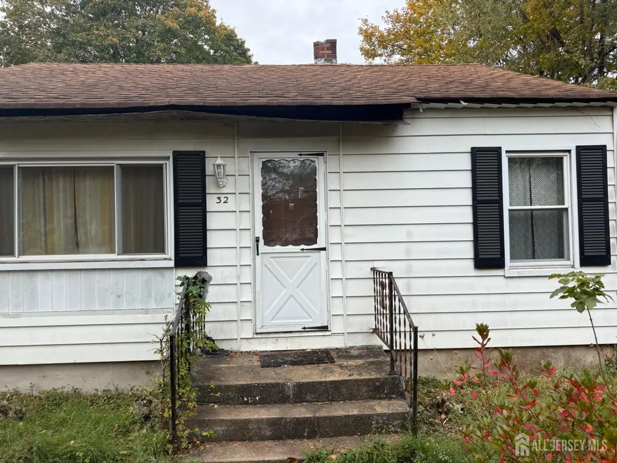 -32 Hawthorne Drive, East Franklin, NJ 08873 - Image #1