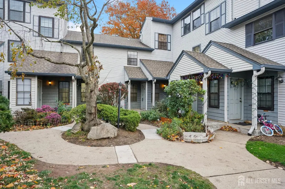 -809 Woodbridge Commons Way, Iselin, NJ 08830 - #1