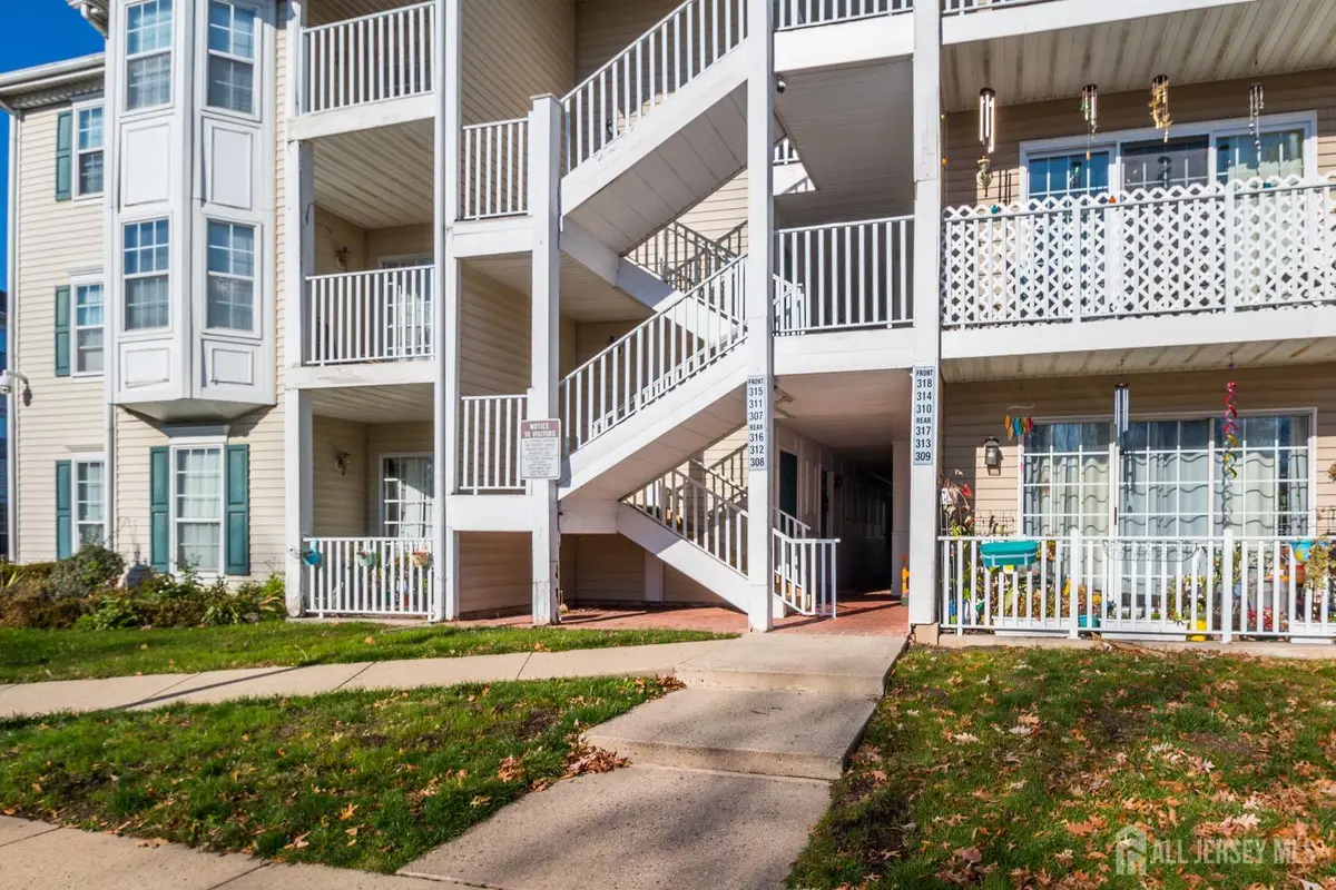 -318 Wimbeldon Court, North Brunswick, NJ 08902 - Image #1