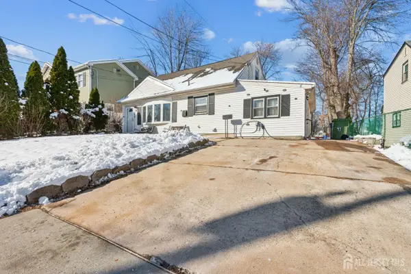 -41 Pinetree Drive, Sayreville, NJ 08859