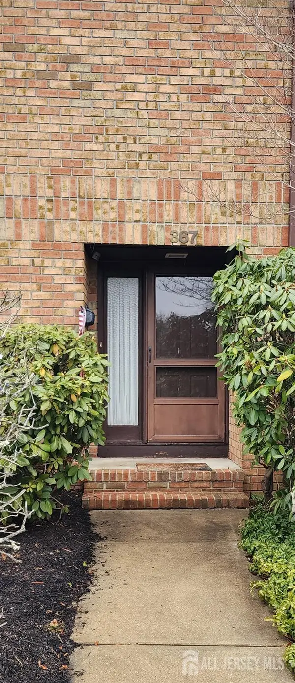 -367 Willowbrook Drive, North Brunswick, NJ 08902