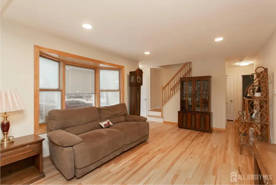 -22 Mayfield Place, Metuchen, NJ 08840 - Image #2