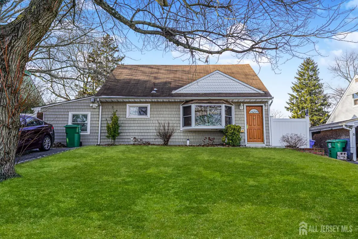 -7 Walnut Lane, Parlin, NJ 08859 - Image #1