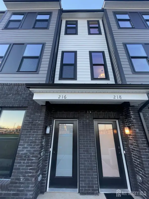 -216 Lyla Lane, New Brunswick, NJ 08901