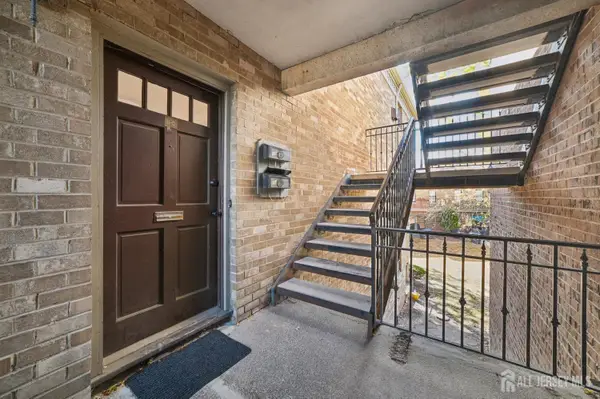 -323 Gill Lane #11C, Iselin, NJ 08830