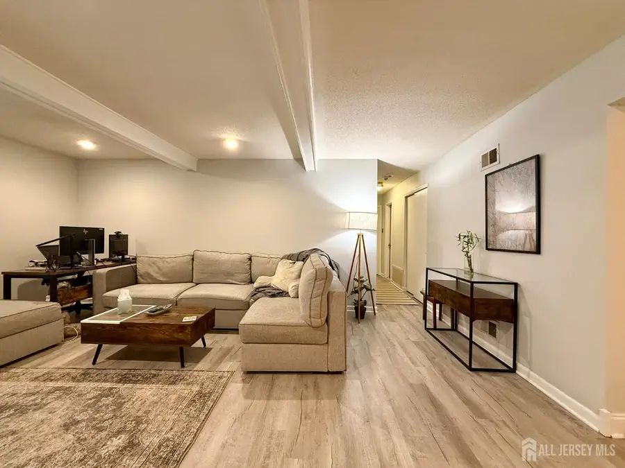 -31 Wynwood Drive, Heathcote, NJ 08852 - Image #2