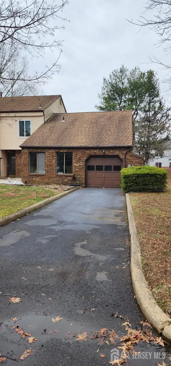 -12 Coventry Court, Old Bridge, NJ 07747