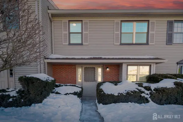 -127 Hampton Court, Franklin Twsp, NJ 08873