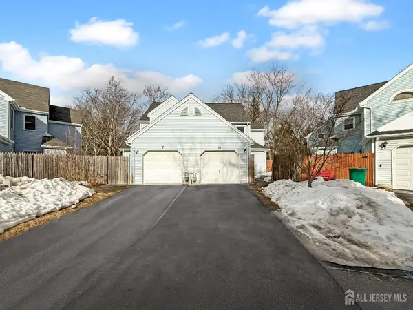 -6 Twain Court, Freehold, NJ 07728