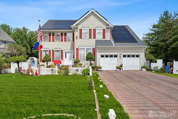 -2 Golfview Court, Monroe, NJ 08831