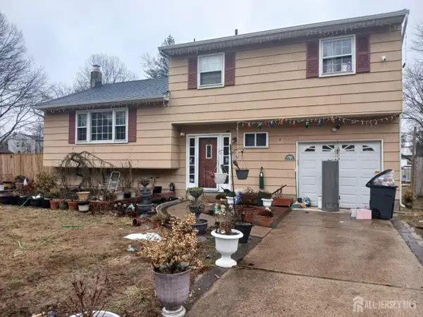 -13 Meadow Lane, East Windsor, NJ 08520