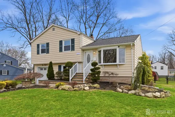 -215 Oakmanor Parkway, South Plainfield, NJ 07080