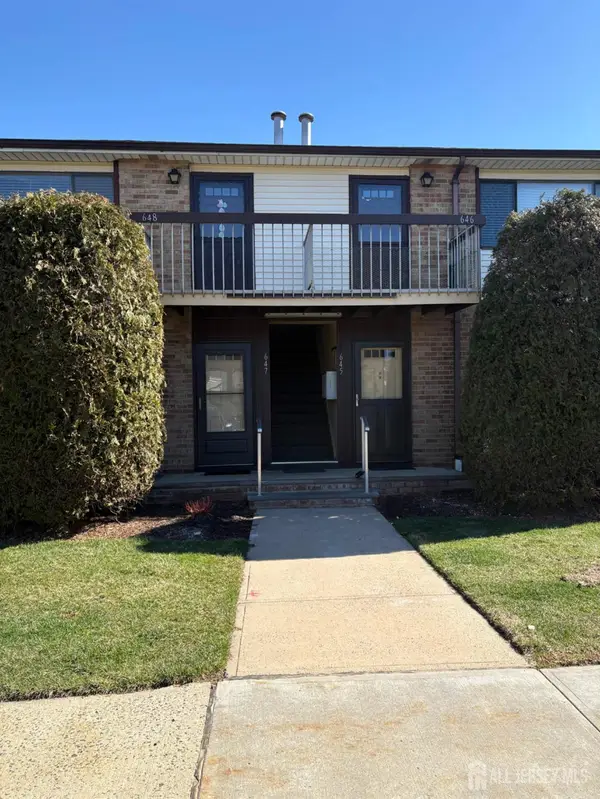 -648 Cricket Lane, Woodbridge Proper, NJ 07095