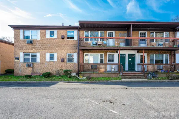 -55 Gill Lane #32, Iselin, NJ 08830