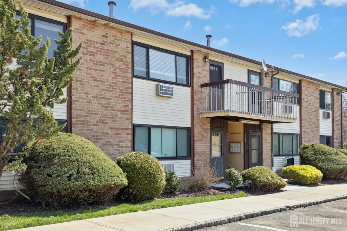 -324 Cricket Lane, Woodbridge, NJ 07095 - #1