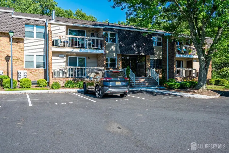 -812 Sharon Garden Court, Woodbridge, NJ 07095 - #2