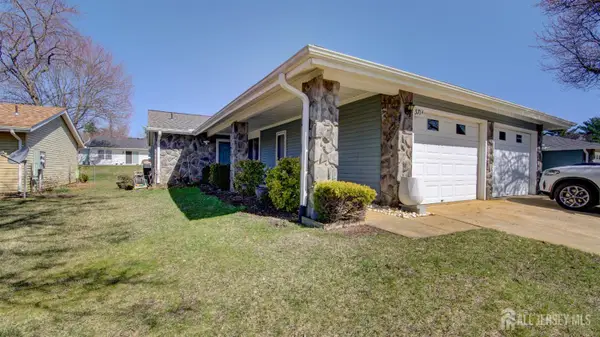 -371-A Duranta Plaza, Monroe, NJ 08831