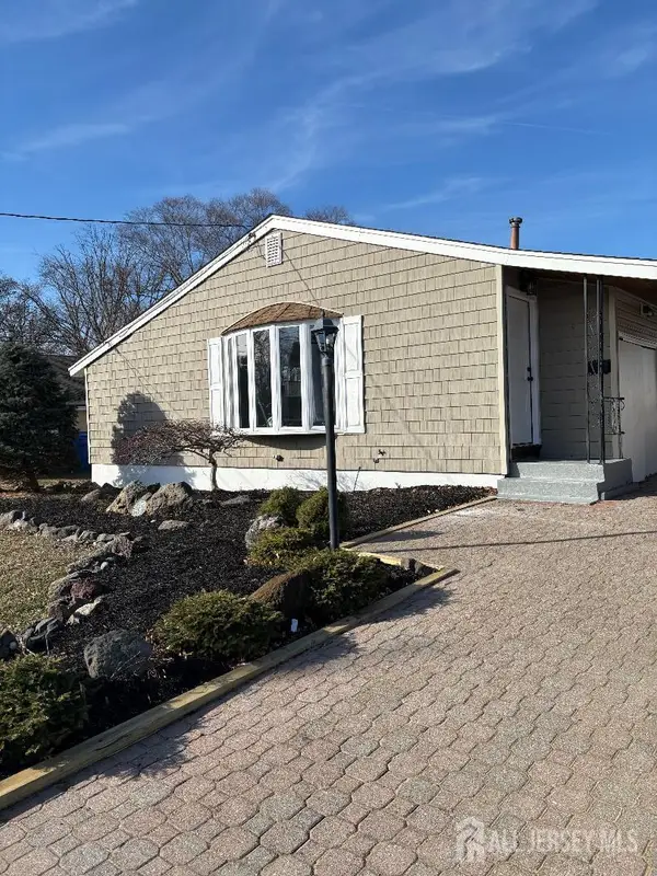 -42 Boulevard East, Old Bridge, NJ 07735