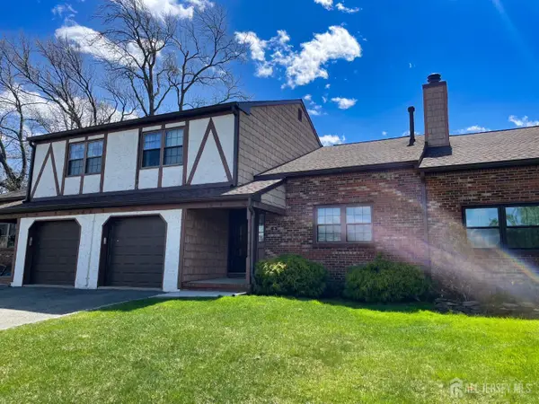 -19 Wellington Court, Sayreville, NJ 08872