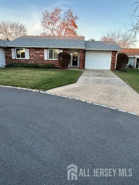 -180-B Mimosa Plaza, Monroe, NJ 08831