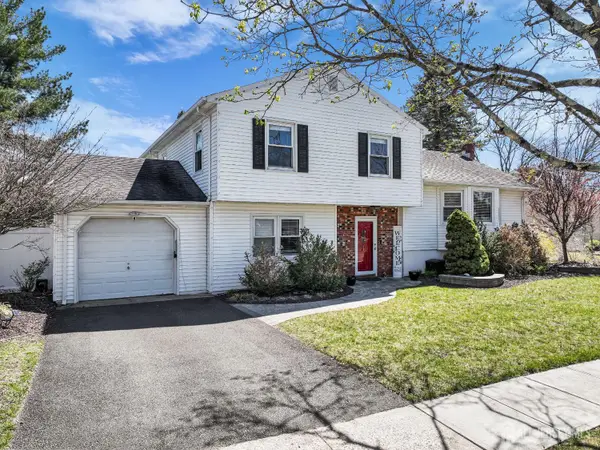 -15 Rosewood Lane, Monroe, NJ 08831