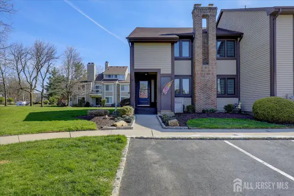 -5 Chelsea Court, Sayreville, NJ 08859