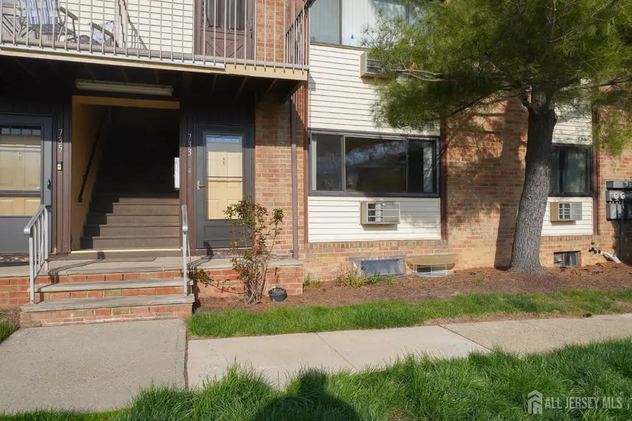 -733 Cricket Lane, Woodbridge, NJ 07095 - #2